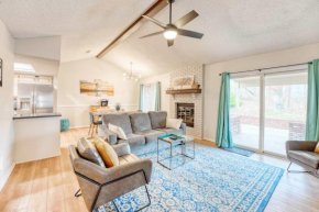 Modern Bentonville Retreat - Sleeps 6 Near Trails